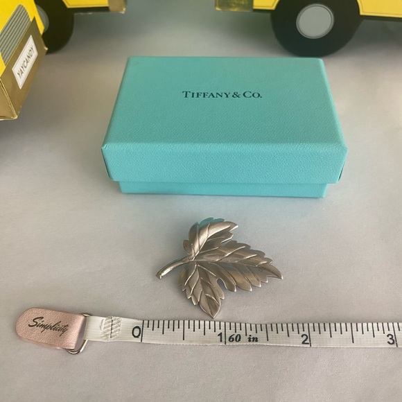 Tiffany & Co. Maple Leaf Brooch - Picture 6 of 6